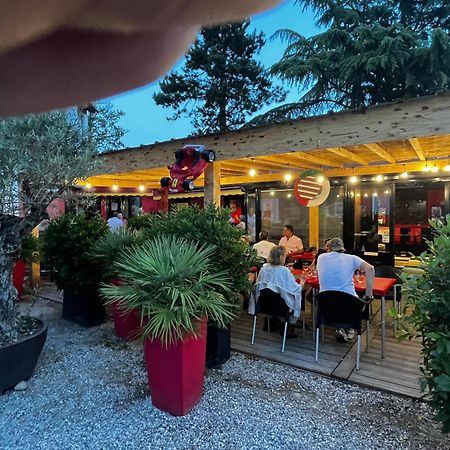 Hotel Le Cosy Pont-de-Cheruy Экстерьер фото